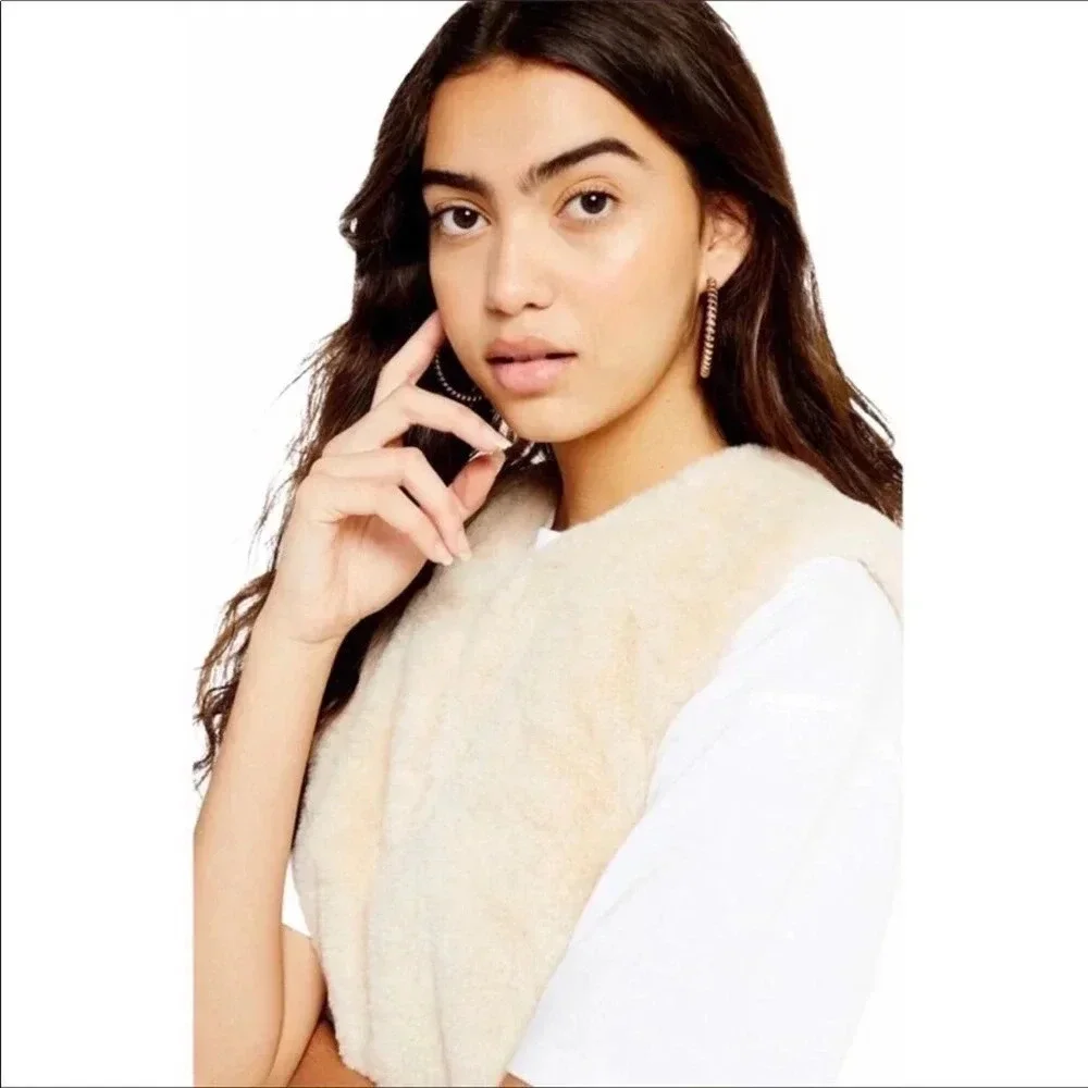 TopShop Luxe Faux Fur Vest Cream Cover Shrug Fall